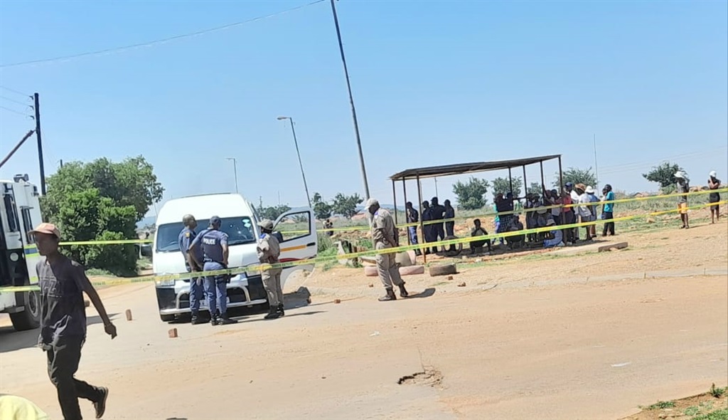 Police and residents at the scene of the deadly incident in Lakeside, Vaal on Wednesday morning. Photo by Tumelo Mofokeng