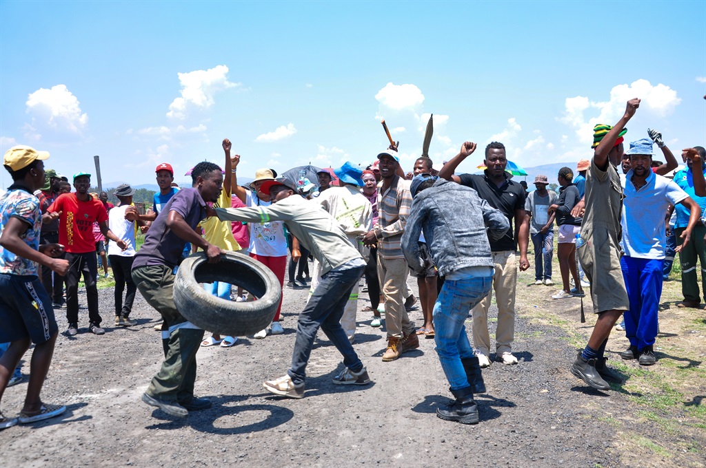 Residents took to the streets after their homes were demolished. Photo by Rapula Mancai