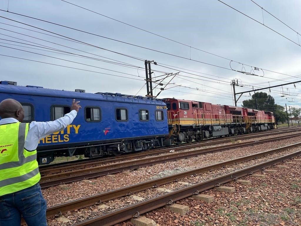 Mashudu Makatu, the managing executive for the Central Corridor, helping to direct a diesel locomotive to tow the broken-down train.  