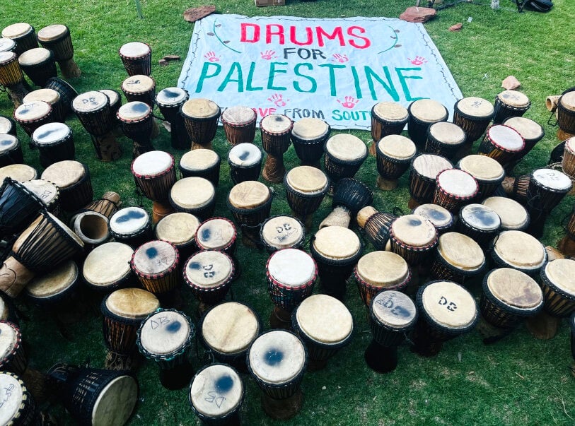 Two hundred people gathered at the Wits University amphitheatre to beat drums in solidarity with the Palestinian people and demand an end to the war between Israel and Hamas. 