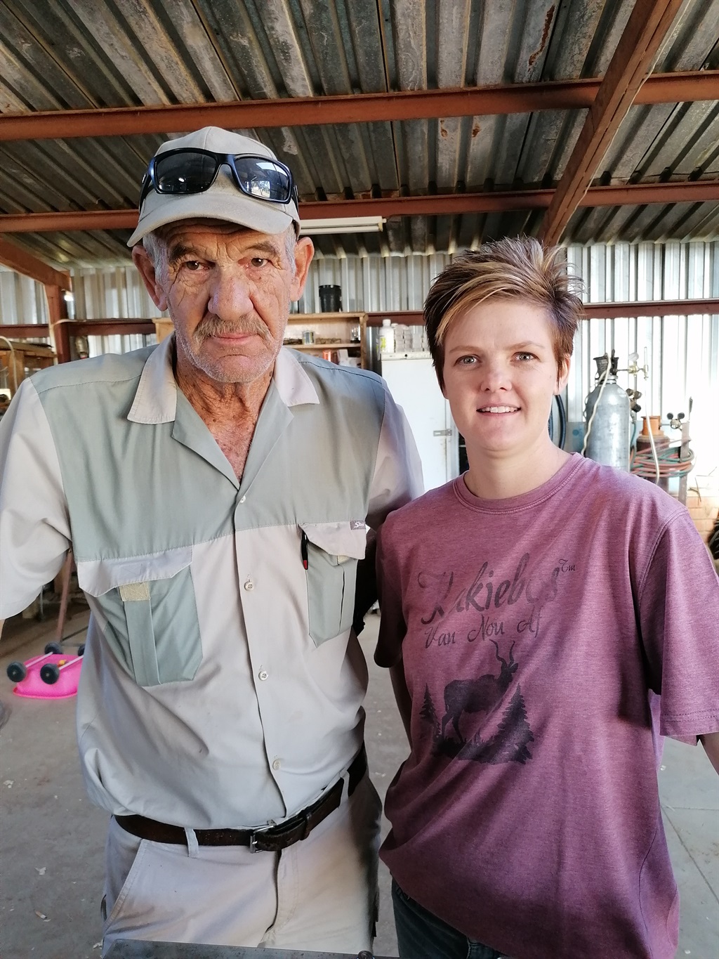 Janetta Basson en haar pa, Jan Conradie, het in 2017 besluit om hul melkboerdery uit te brei deur hul eie kaas te begin maak. Foto: Verskaf
