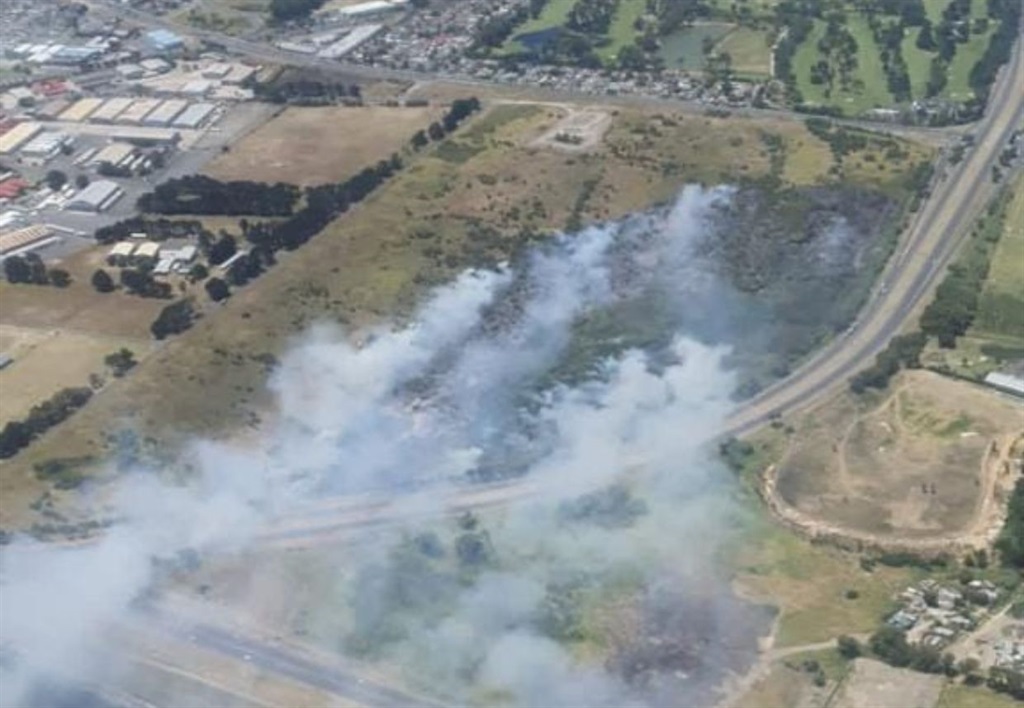 Cape Town firemens fought numerous blazes on Christmas Day, which left 900 individuals displaced.