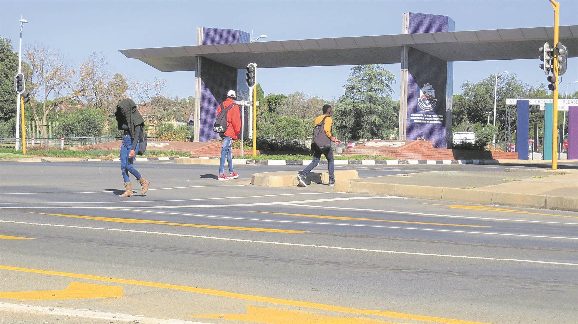 Students of the University of the Free State (UFS) at the pedestrian crossing on Nelson Mandela Drive.