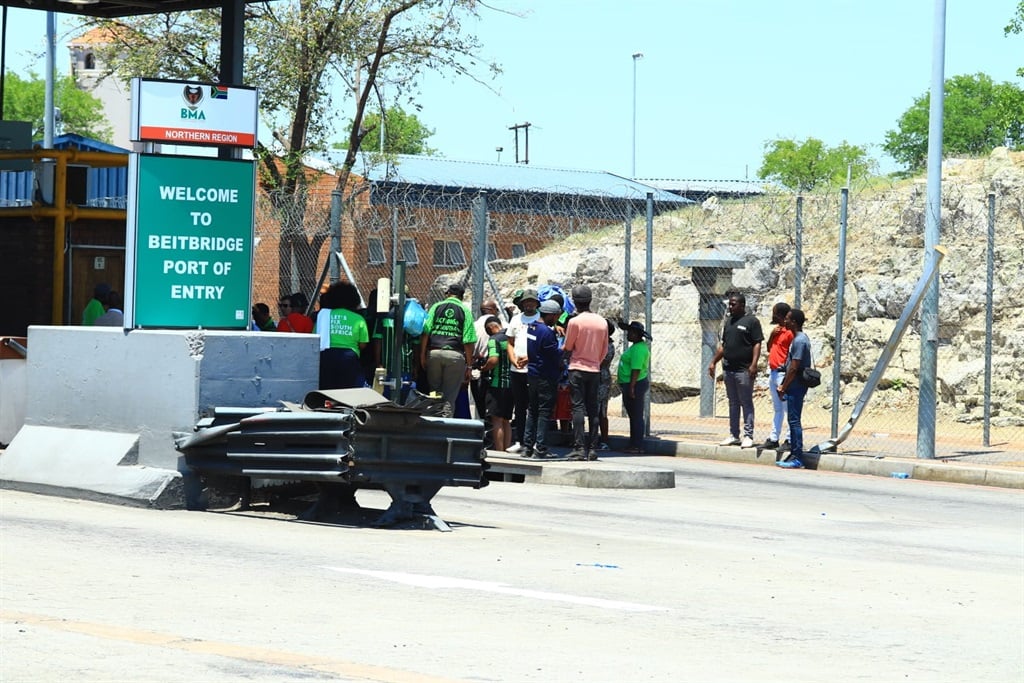 Hawkers complain about illegal immigrants denying them access to make a living. Photo by Thembi Siaga 