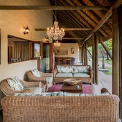 This private manor house in Manyeleti ticks all the boxes for a relaxing group bush getaway